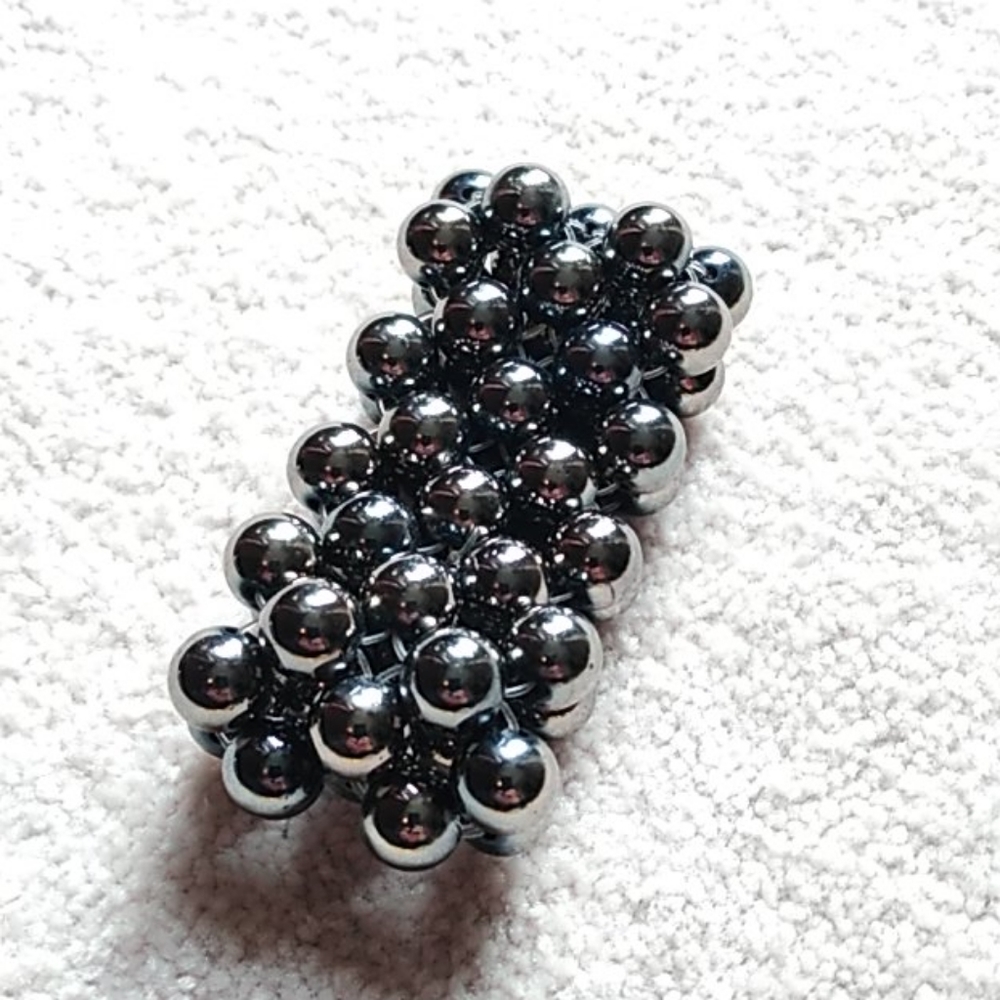 Round beaded stretch bracelet
